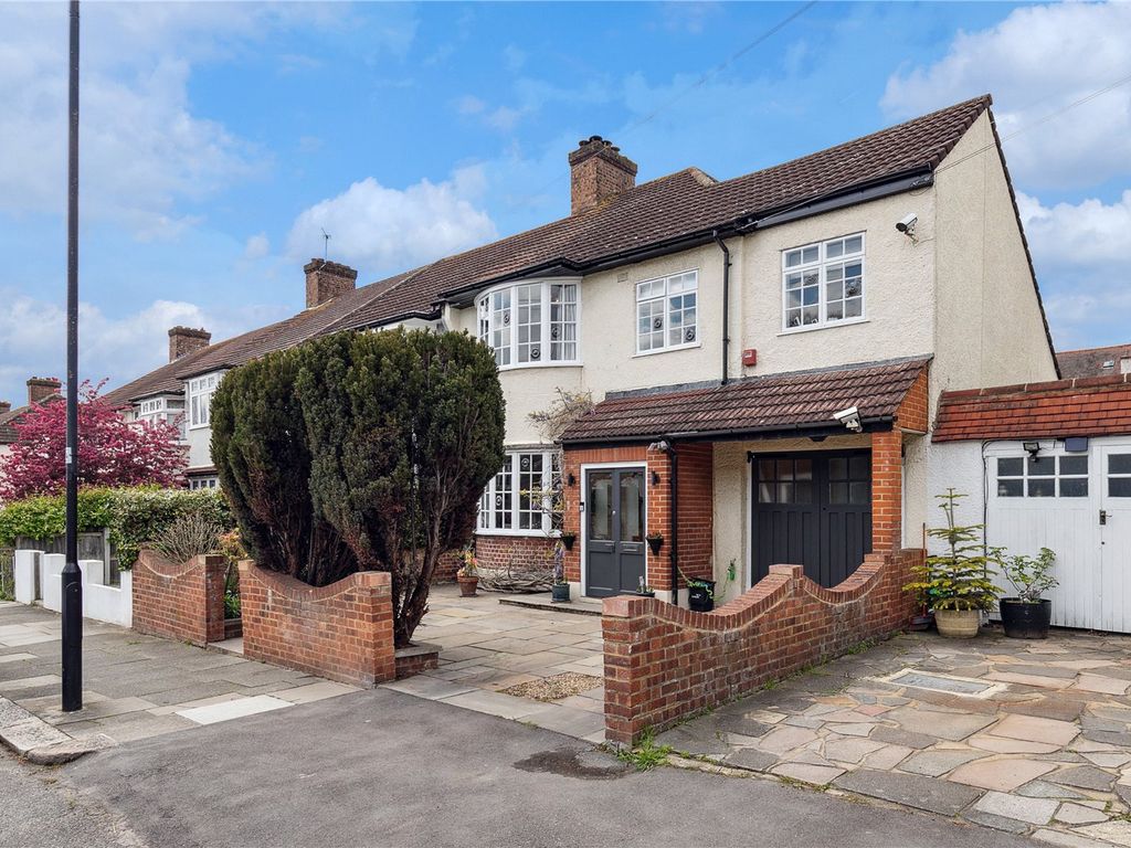 4 bed semidetached house for sale in Cedarville Gardens, London SW16