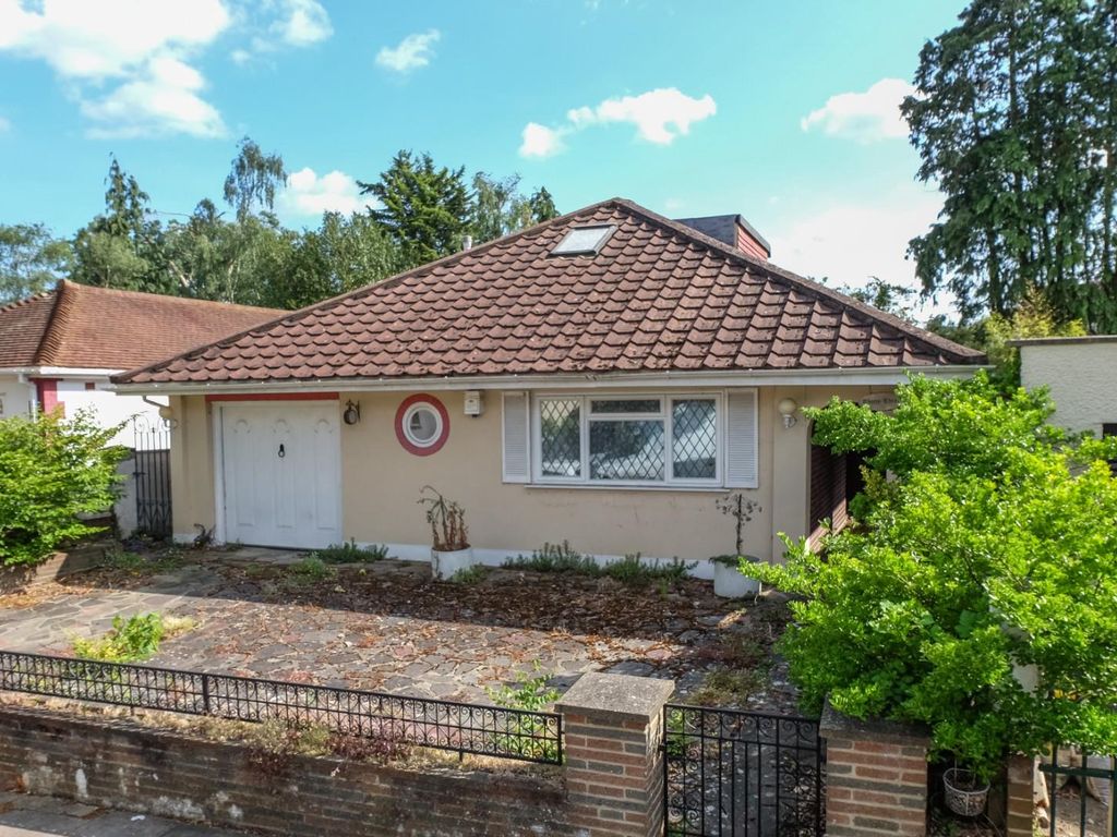 2 bed detached bungalow for sale in Alexandra Crescent, Bromley BR1 Zoopla