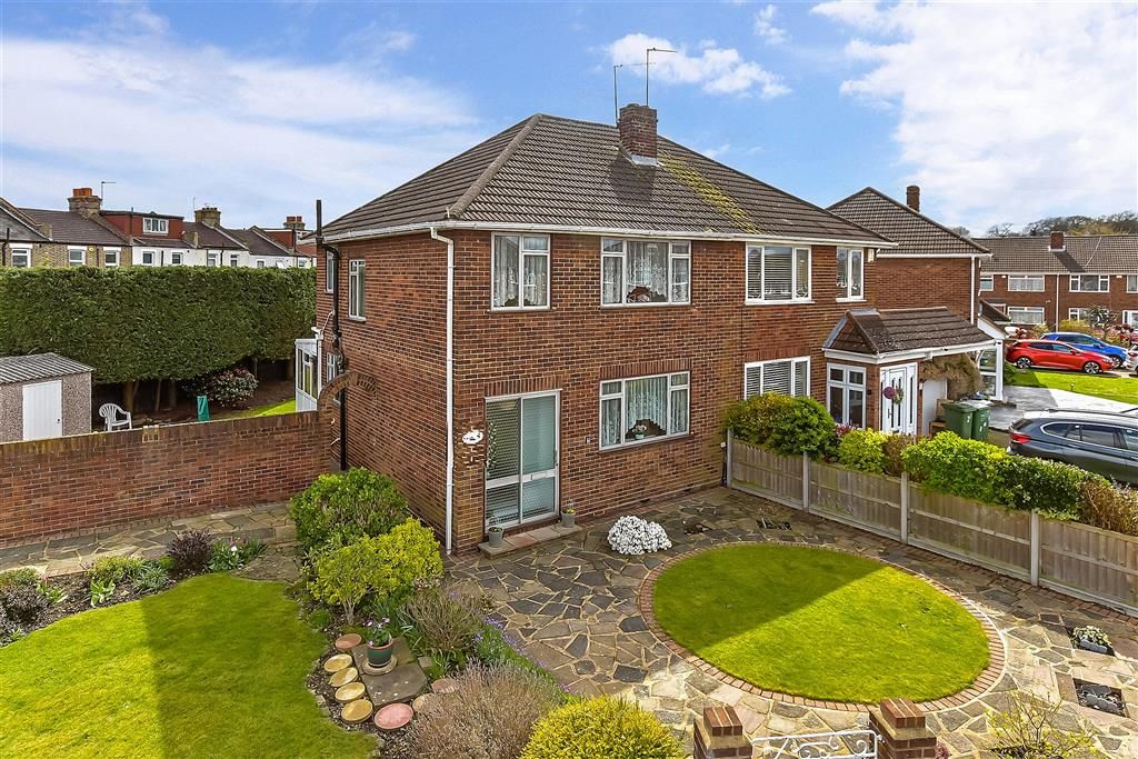 3 bed semidetached house for sale in Stuart Evans Close, Welling, Kent