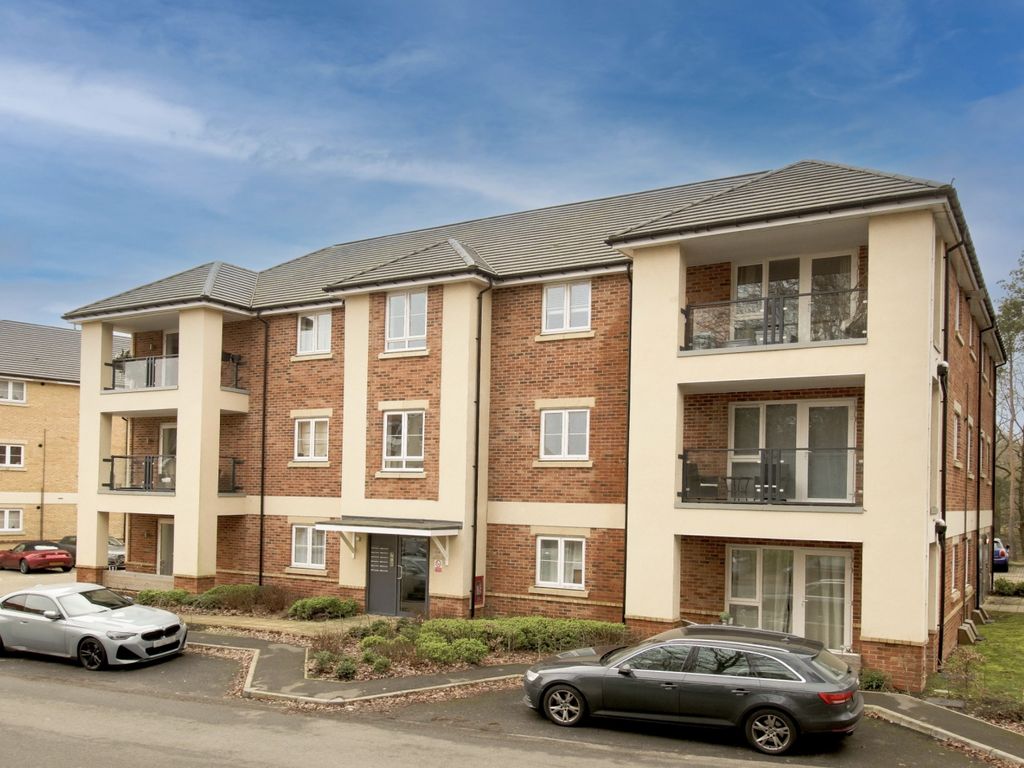 1 bed terraced house for sale in Crane House, Hurst Avenue, Blackwater GU17, £230,000 Zoopla