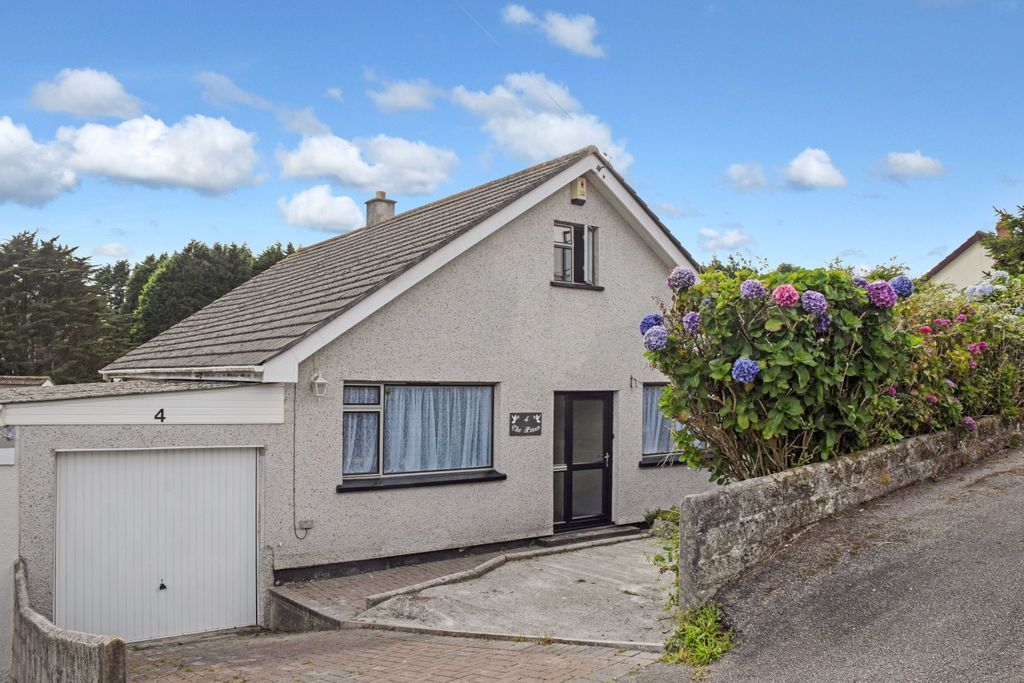 4 bed detached bungalow for sale in Valley View Estate, Lanner, Redruth