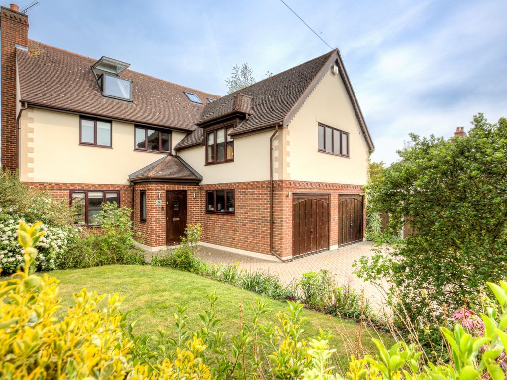 Grosvenor Gardens, Upminster, Essex RM14  