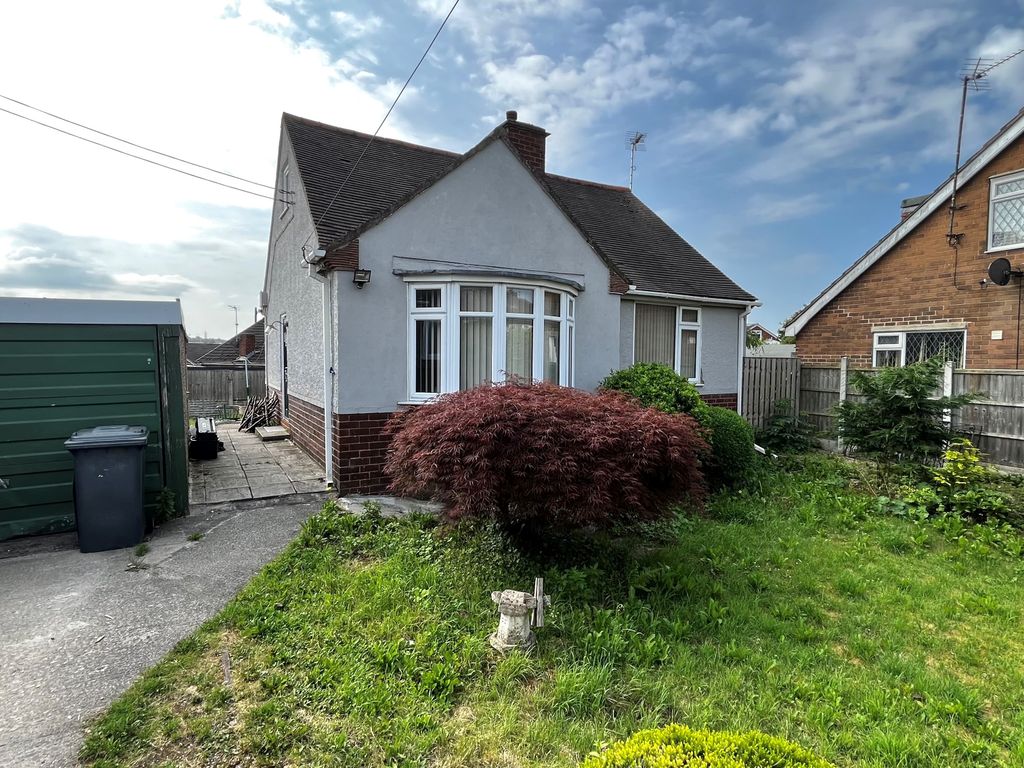 3 bed detached house to rent in St. Lawrence Road, North Wingfield