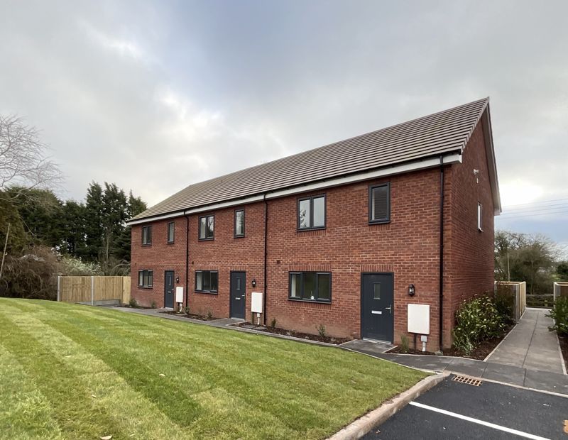 3 bed terraced house to rent in Guinea Close, Eccleshall Road, Hookgate
