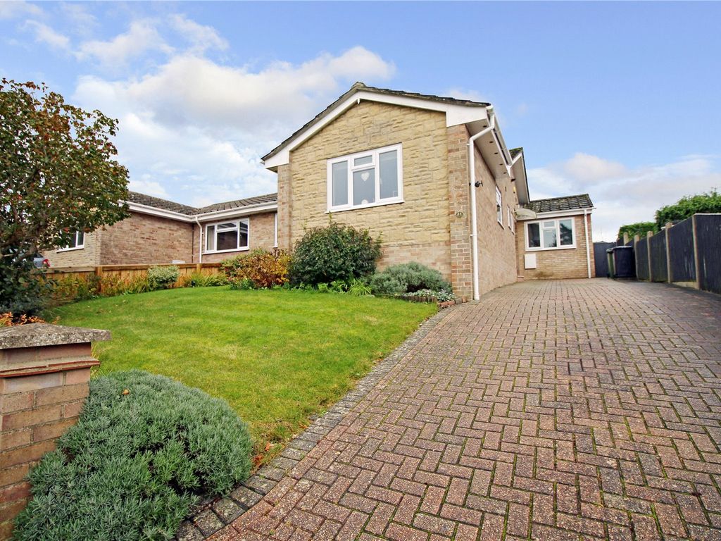 4 bed semidetached bungalow for sale in Bourne Vale, Hungerford, Berkshire RG17, £395,000 Zoopla