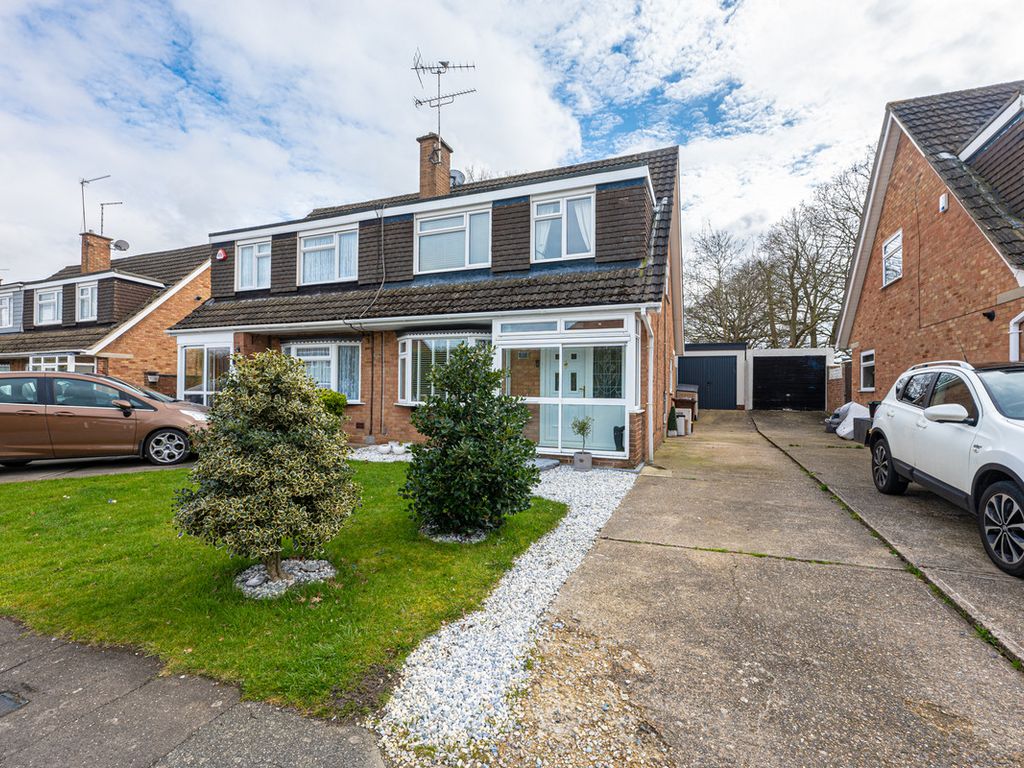 3 bed semidetached house for sale in The Rundels, Benfleet SS7 Zoopla