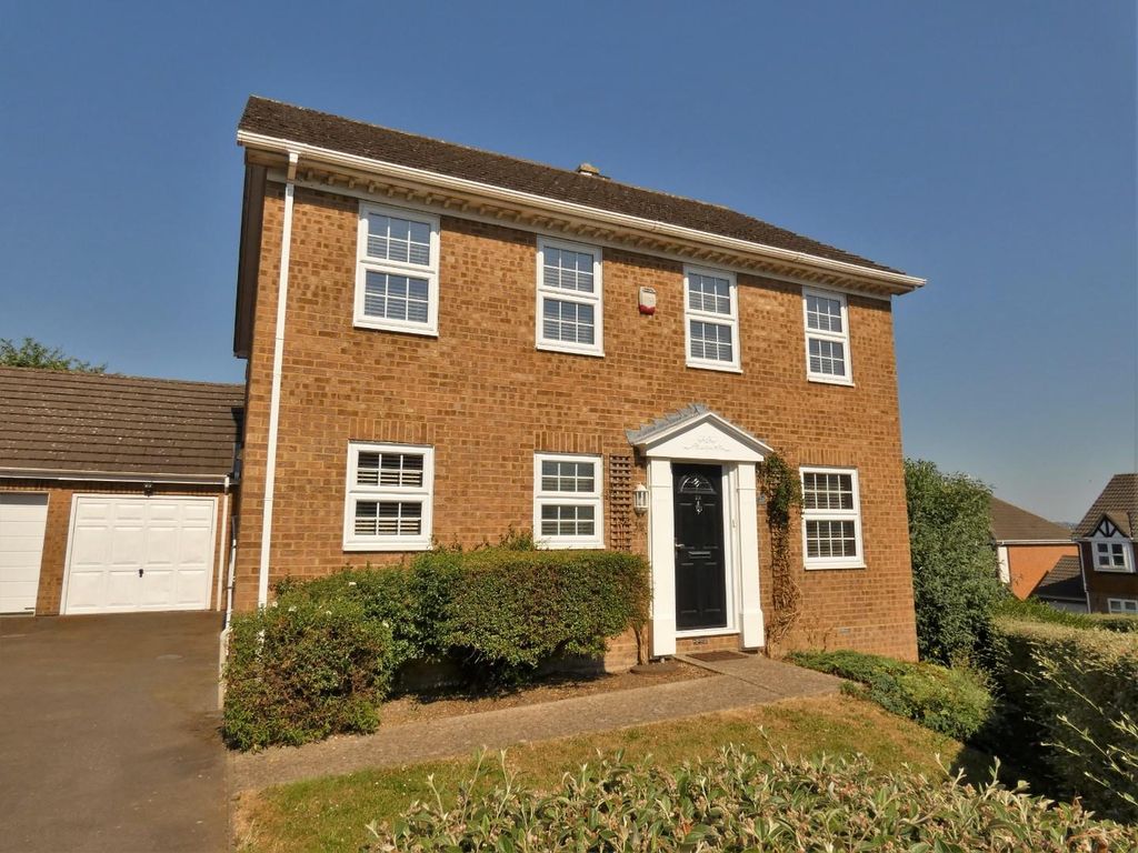 4 bed detached house to rent in Merryfields, Strood, Rochester ME2 Zoopla