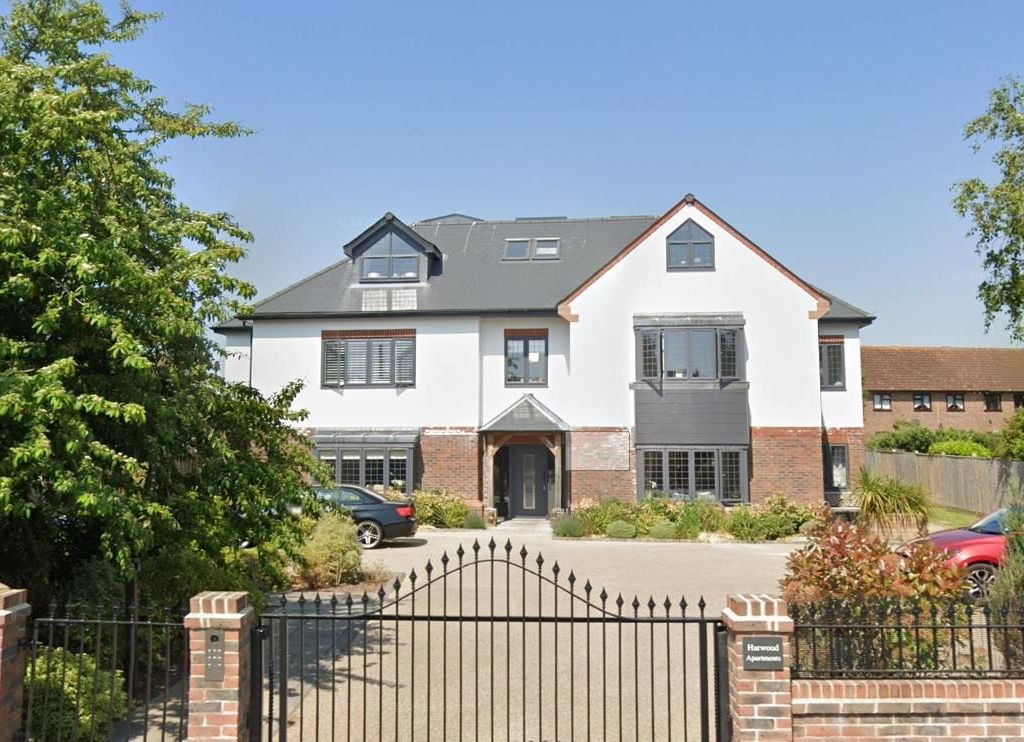 2 bed flat for sale in Flat 4, Woodlands Avenue, Rustington BN16, £