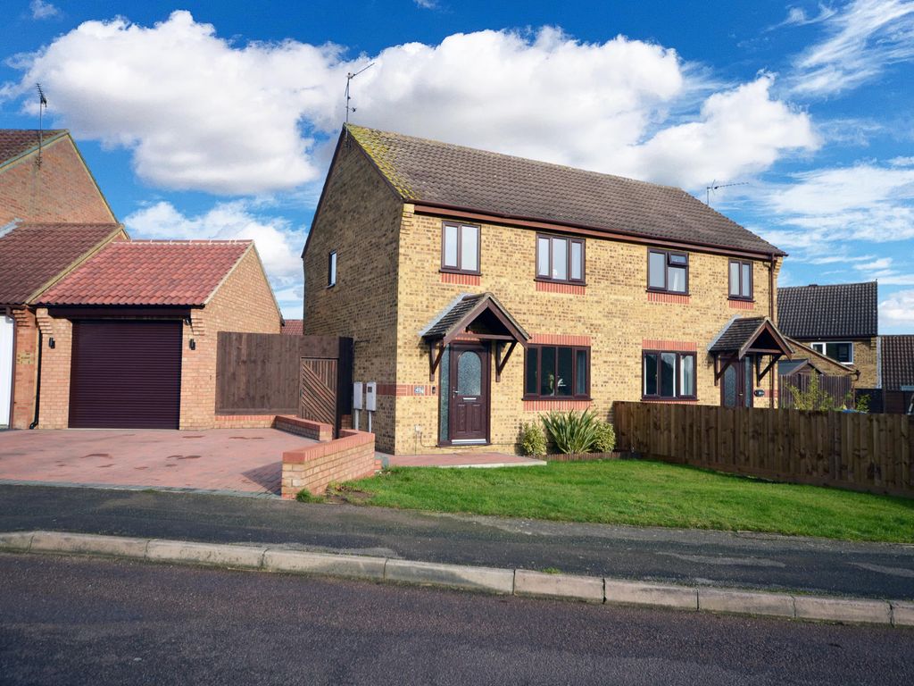 3 bed semidetached house for sale in DeFerneus Drive, Raunds