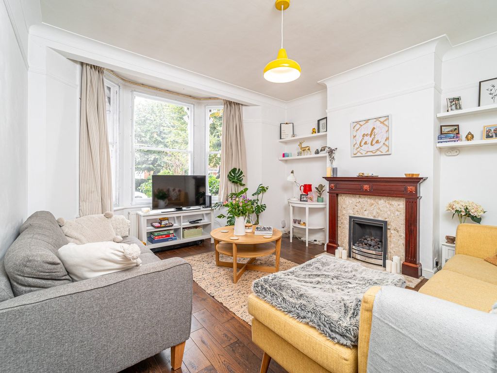 5 bed terraced house for sale in Maidstone Road, London N11, £900,000