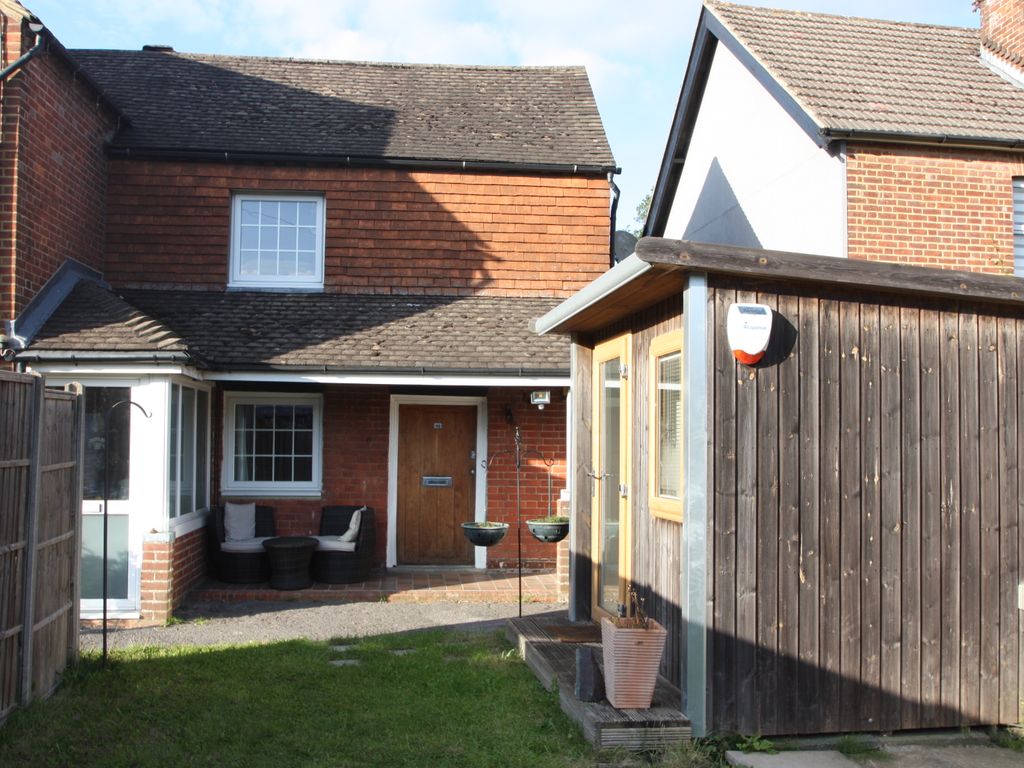 2 bed cottage to rent in Wey Hill, Haslemere GU27, £1,400 pcm Zoopla