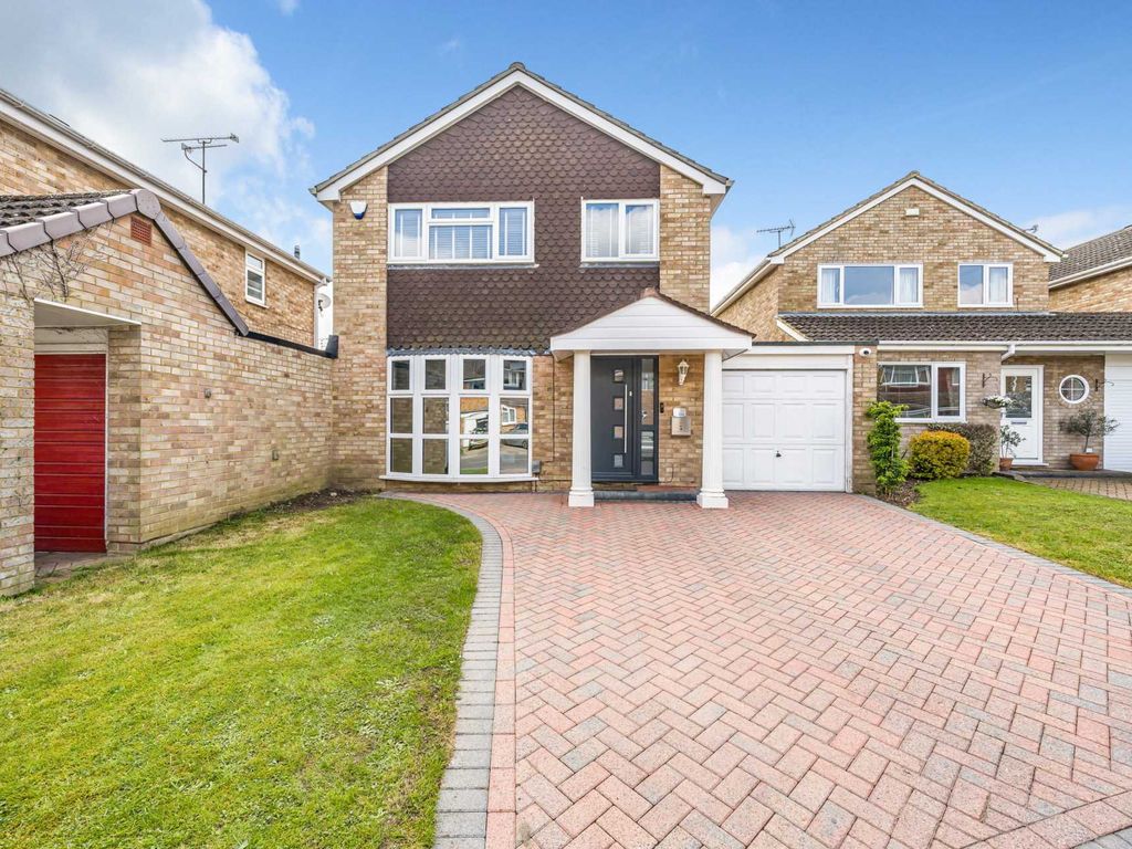 3 bed detached house for sale in Crutchley Road, Wokingham RG40 Zoopla