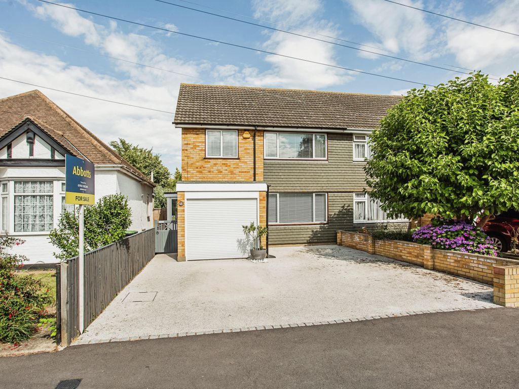 3 bed semidetached house for sale in Thorpedene Gardens, Shoeburyness