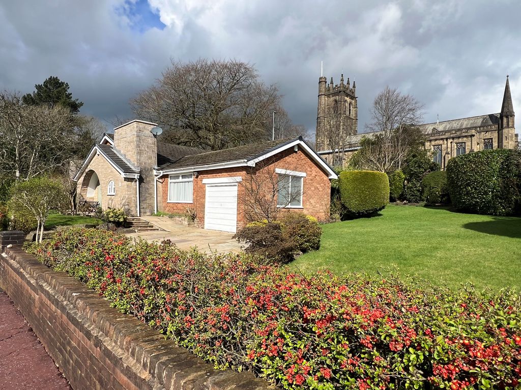 3 bed detached bungalow for sale in Billinge Close, Blackburn BB2, £