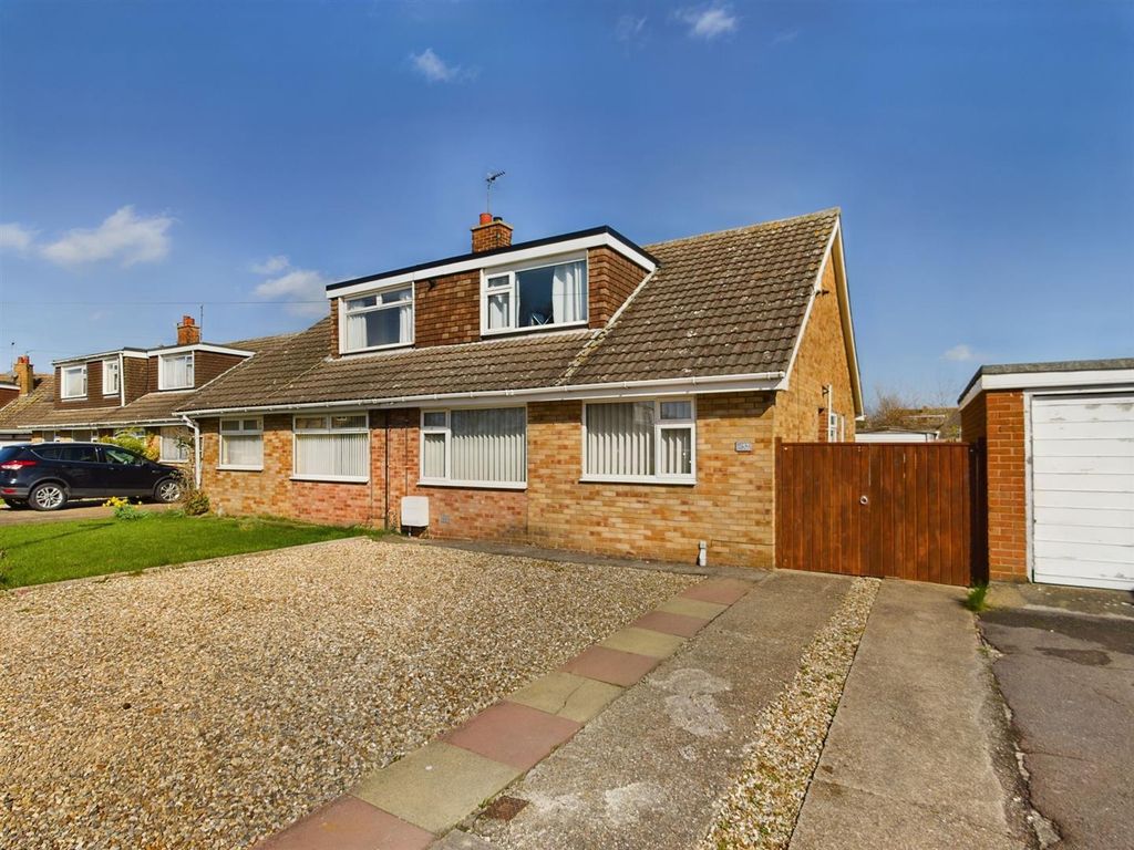 3 bed semidetached bungalow for sale in Cawood Drive, Skirlaugh, Hull