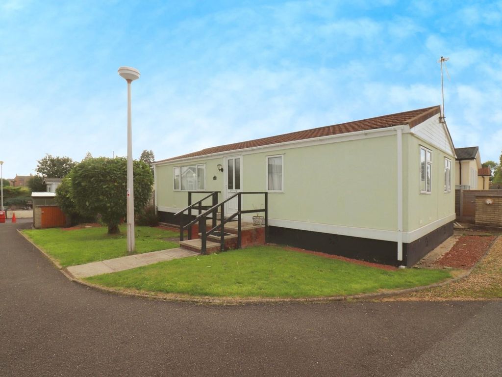 3 bed mobile/park home for sale in Mill Farm Park, Bulkington, Bedworth