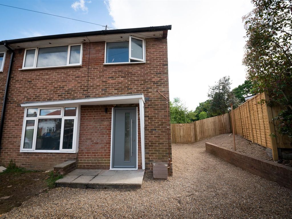 3 bed property to rent in Dowgate Close, Tonbridge TN9 Zoopla
