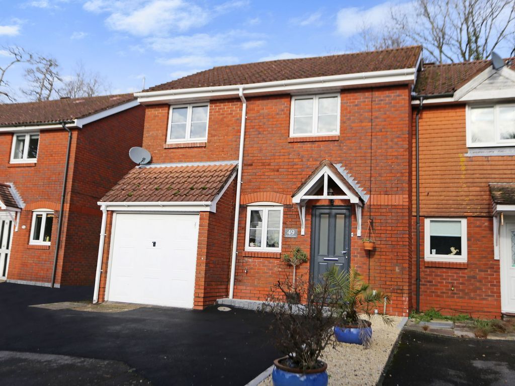 3 bed end terrace house for sale in Devonshire Gardens, Bursledon SO31