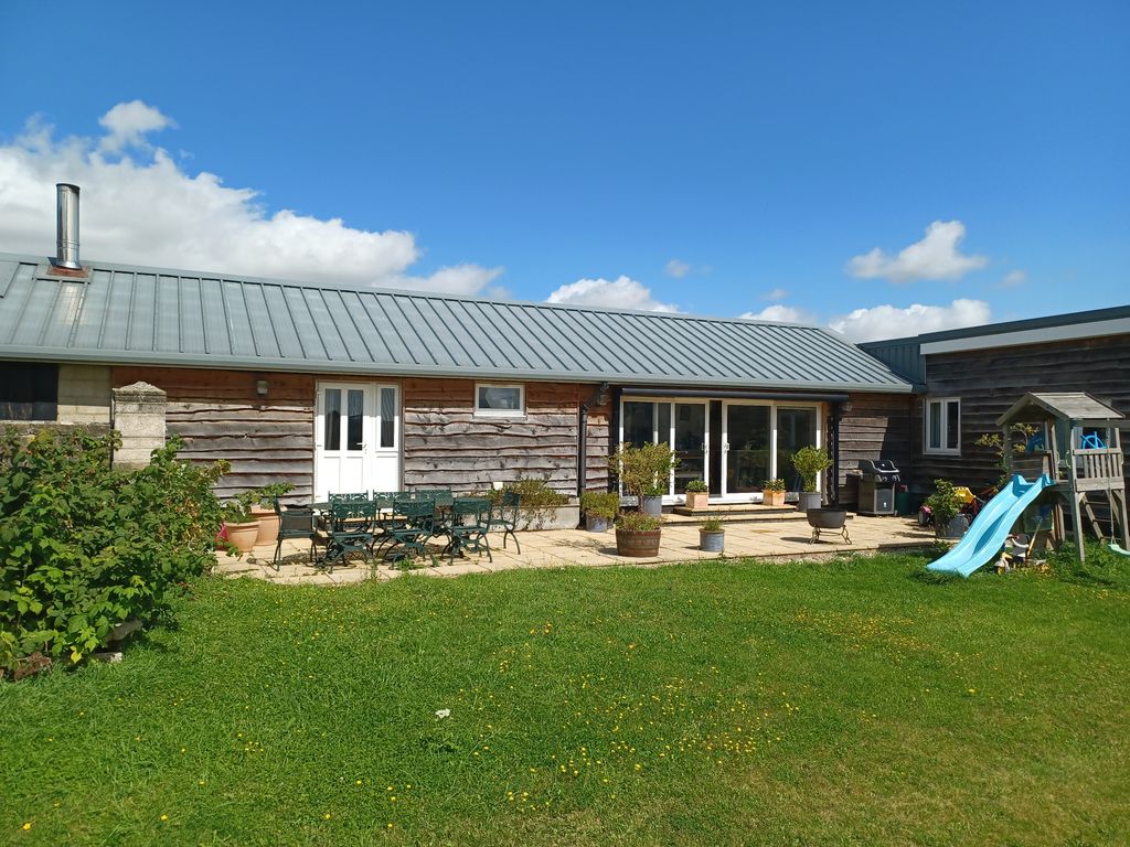 4 bed barn conversion to rent in Salisbury Road, Broughton, Stockbridge