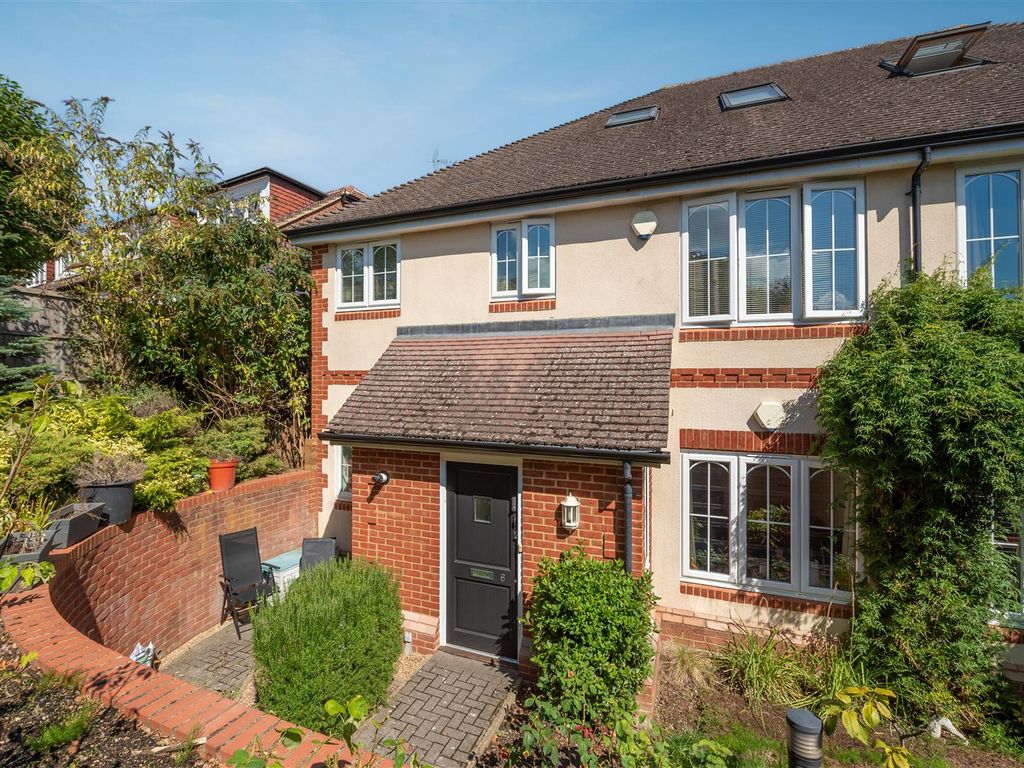 2 bed to rent in Bagshot Road, Ascot SL5, £3,000 pcm Zoopla