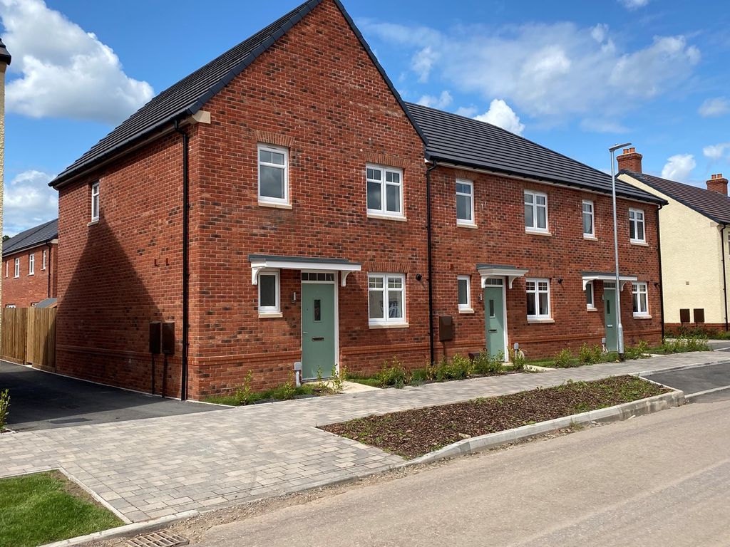 3 bed end terrace house for sale in Walker Point Way, Newport NP20, £