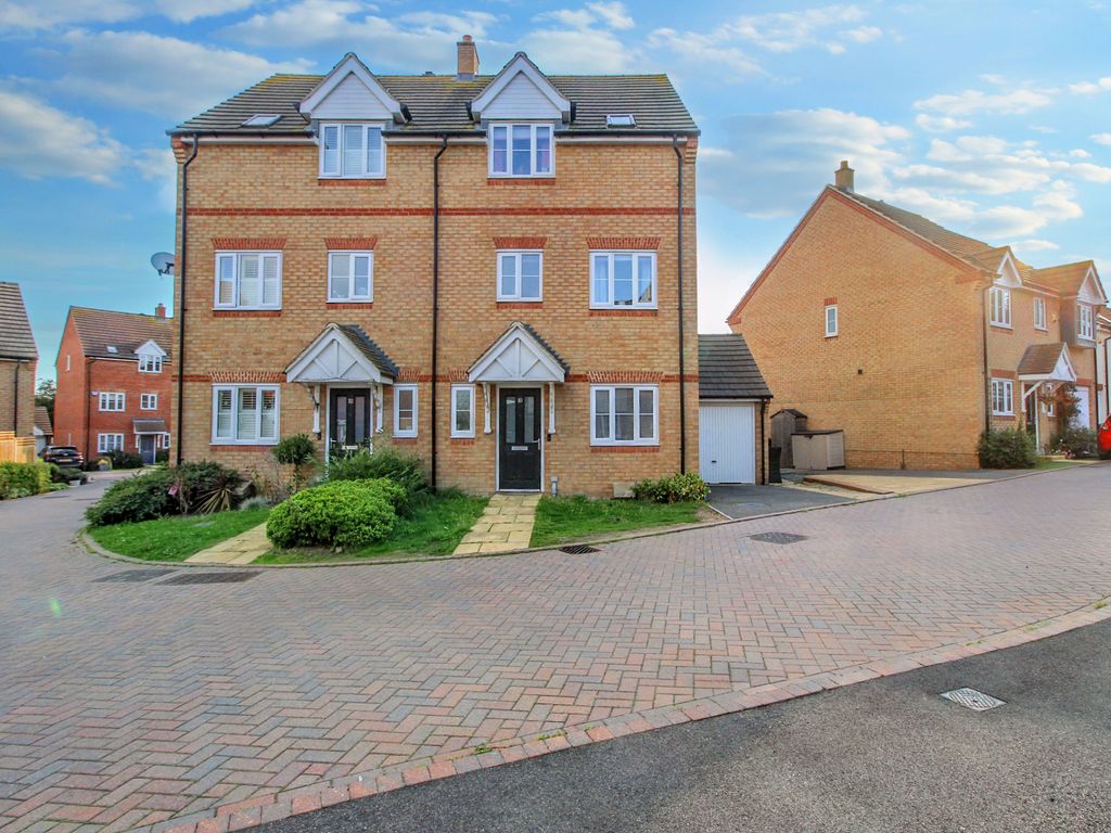 4 bed semidetached house for sale in Monarch Close, Wickford SS11 Zoopla