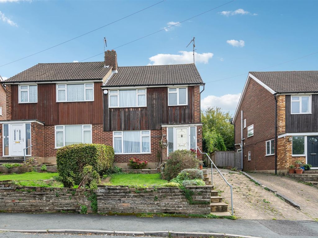 4 bed semidetached house for sale in Chippendale Close, High