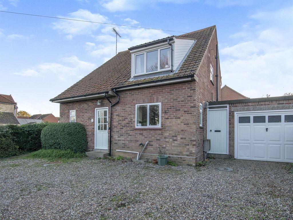 3 bed linkdetached house for sale in Bure Way, Aylsham, Norwich NR11