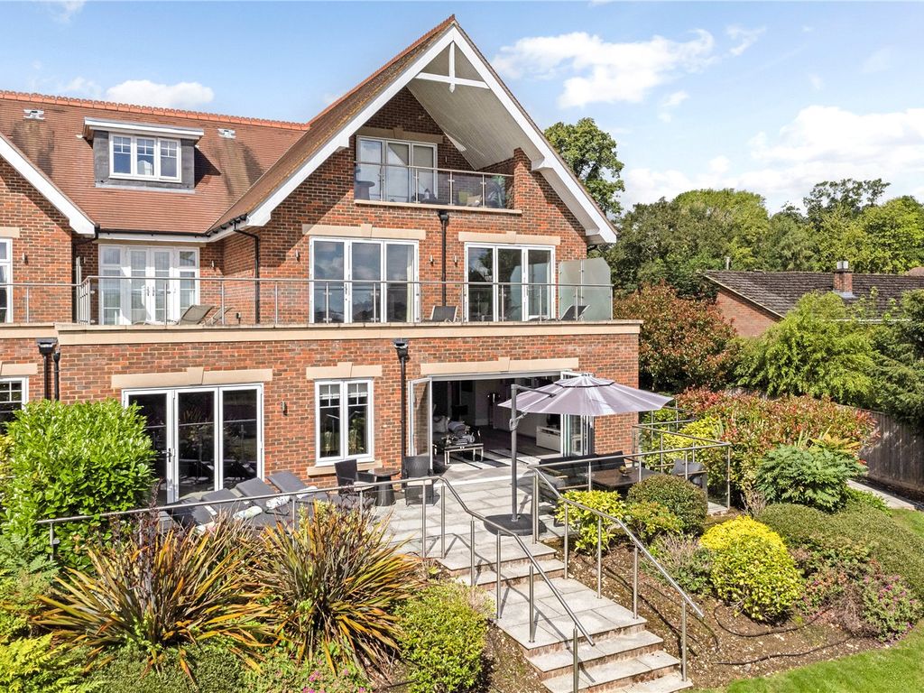 4 bed flat for sale in Penn Road, Beaconsfield HP9, £1,895,000 Zoopla