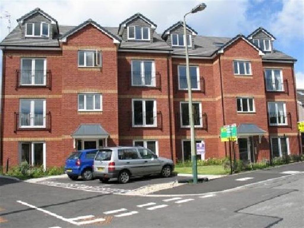 2 bed flat to rent in Hall Street, Blackwood NP12, £725 pcm Zoopla