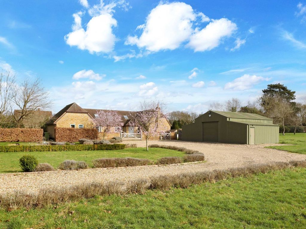 5 bed country house for sale in Chalfont Road, Seer Green, Beaconsfield