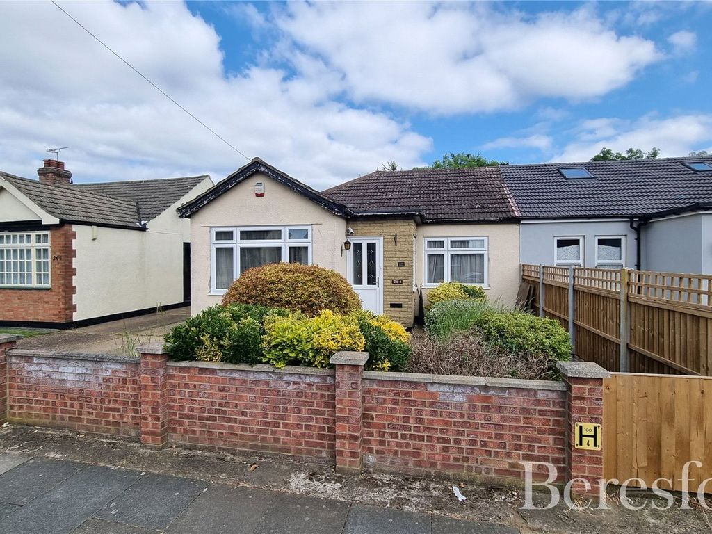 3 bed bungalow for sale in Cross Road, Mawneys RM7 Zoopla