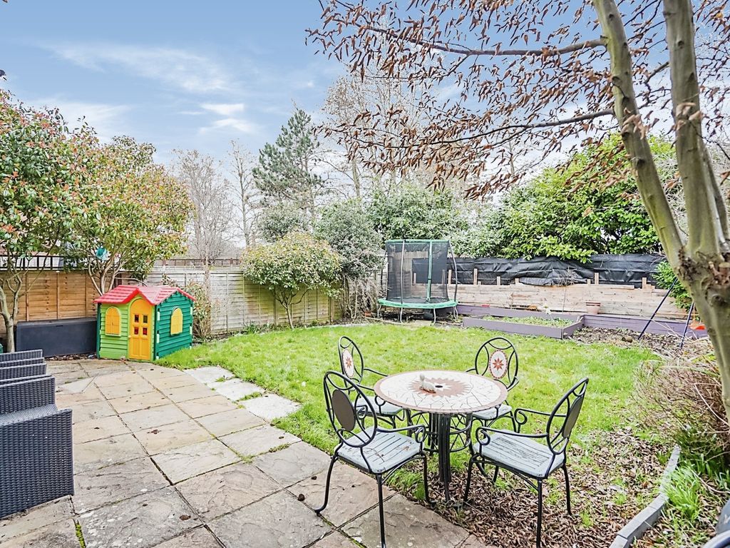 3 bed linkdetached house for sale in Hydrus Drive, Leighton Buzzard