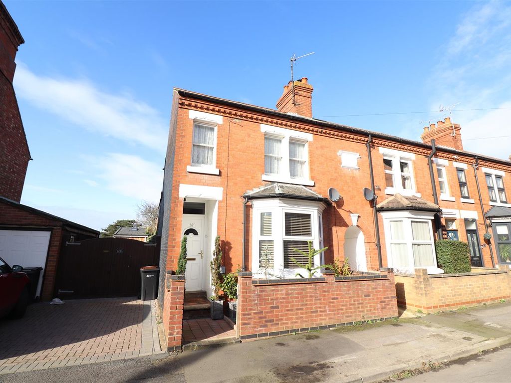 3 bed end terrace house for sale in Harborough Road, Rushden NN10, £