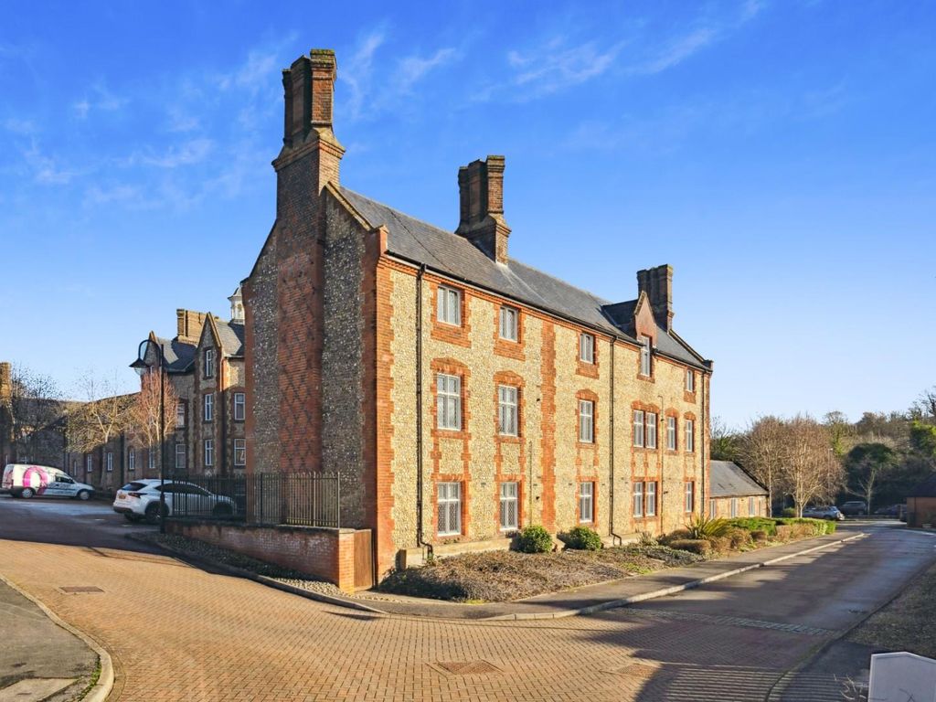 1 bed flat for sale in Whielden Street, Old Amersham, Buckinghamshire