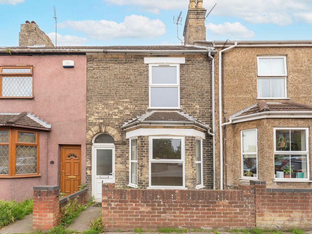 3 bed terraced house for sale in Bridge Road, Lowestoft NR32, £160,000