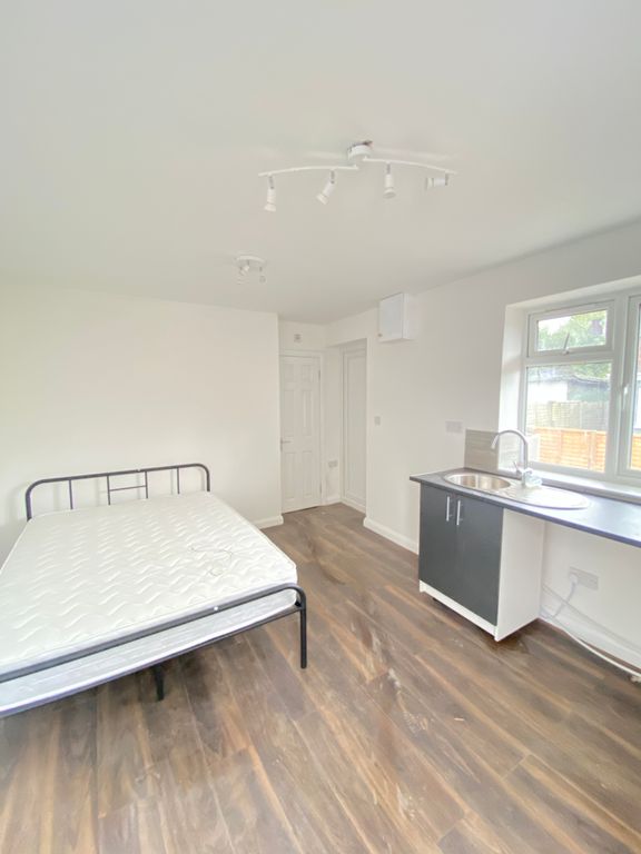 Studio to rent in The Greenway, Hounslow TW4 Zoopla