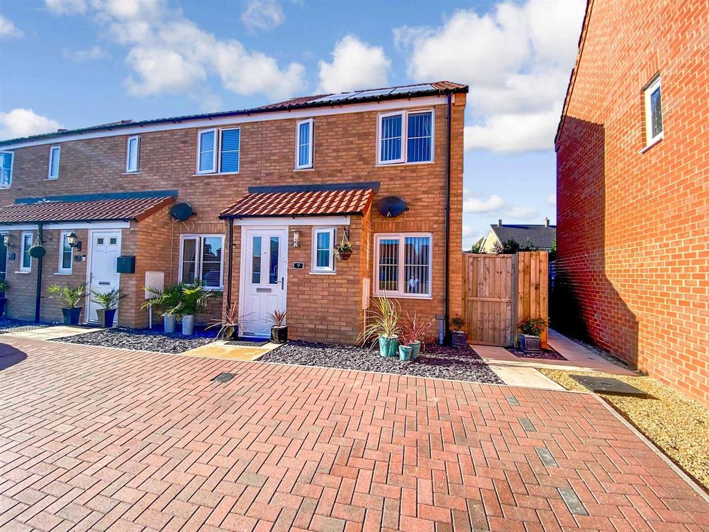 2 bed end terrace house for sale in Brick Kiln Close, Martham, Great