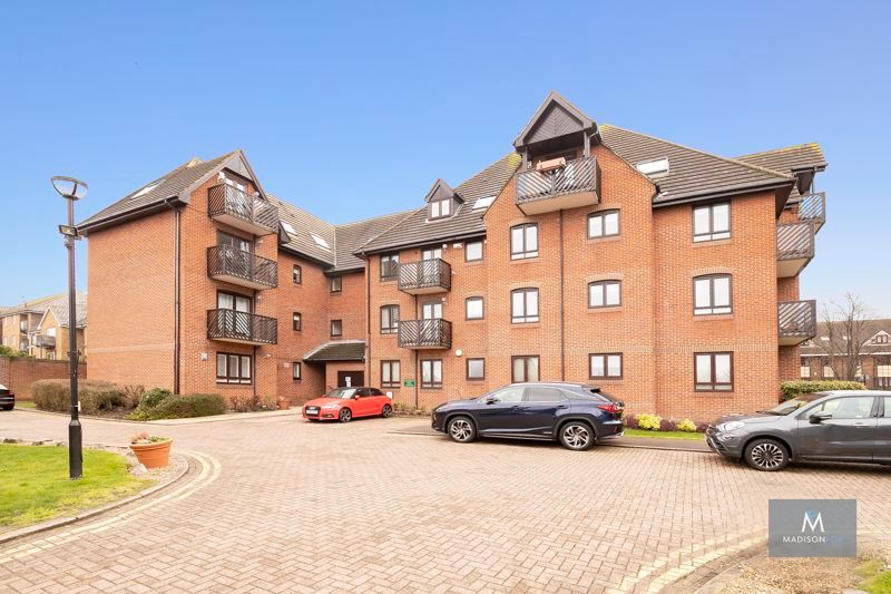 3 bed flat for sale in Boleyn Court, Epping New Road, Buckhurst Hill