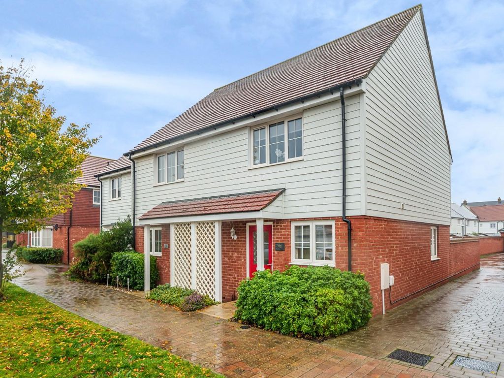 2 bed end terrace house for sale in Starling Drive, Finberry, Ashford