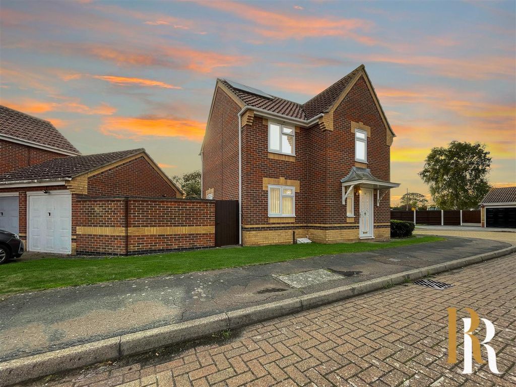 3 bed detached house for sale in St. Denis Close, Dovercourt, Harwich CO12 Zoopla