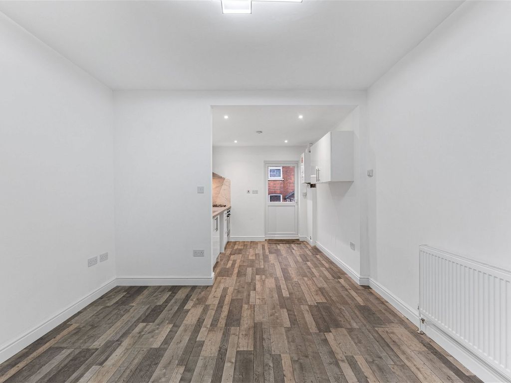 3 bed terraced house for sale in Lyndhurst Road, Nottingham