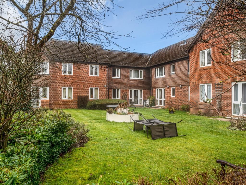 2 bed property for sale in Haddenhurst Court, Binfield RG42 Zoopla