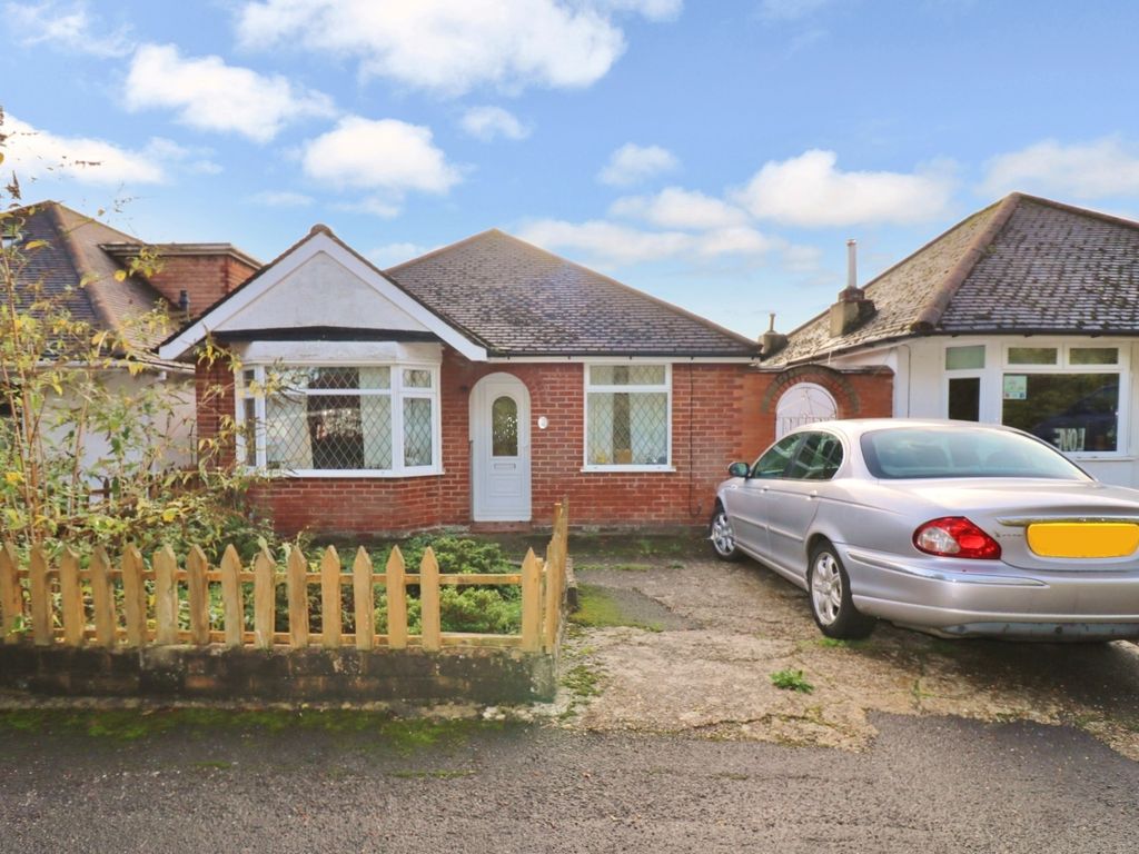 2 bed detached bungalow for sale in Upper Northam Road, Hedge End