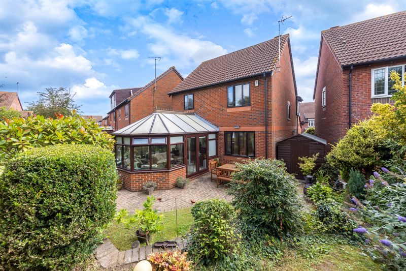 3 bed detached house for sale in Oak End, Buntingford SG9, £490,000