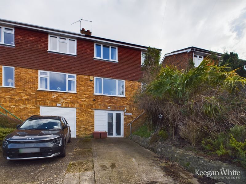 3 bed semidetached house for sale in Arundel Road, High HP12
