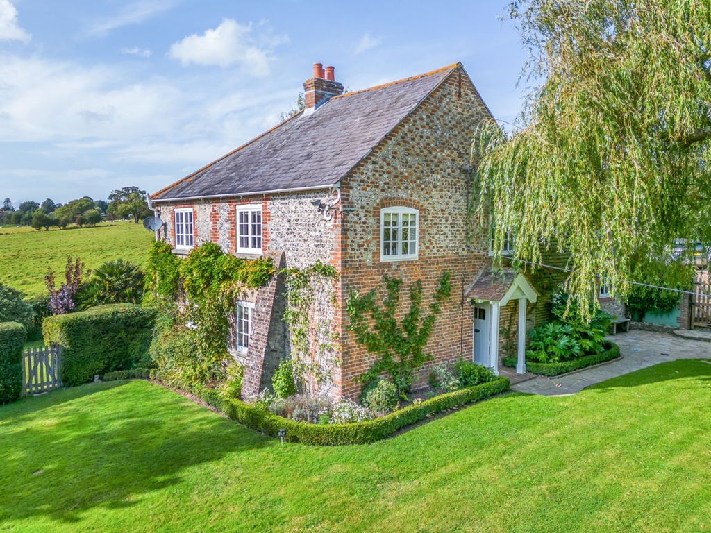 4 bed detached house for sale in London Road, Slindon Common BN18, £