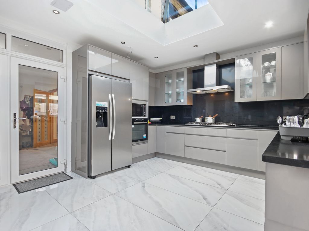 4 bed terraced house for sale in Littlemoor Road, Ilford IG1 Zoopla