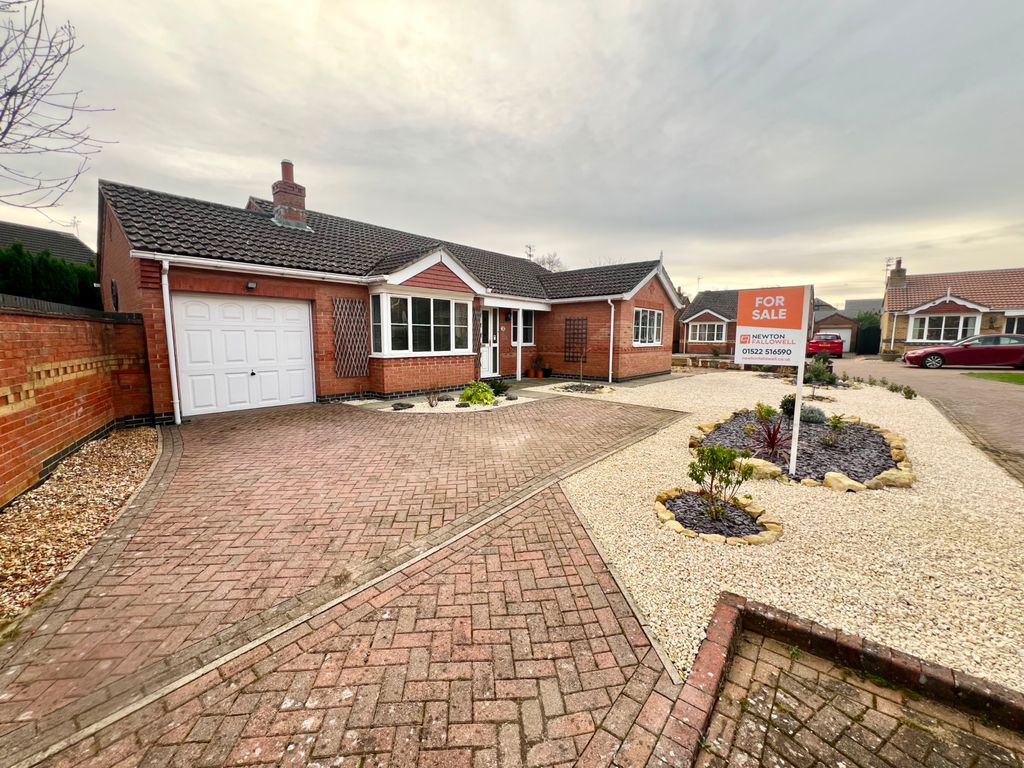 3 bed detached bungalow for sale in Milton Close, Cherry Willingham LN3