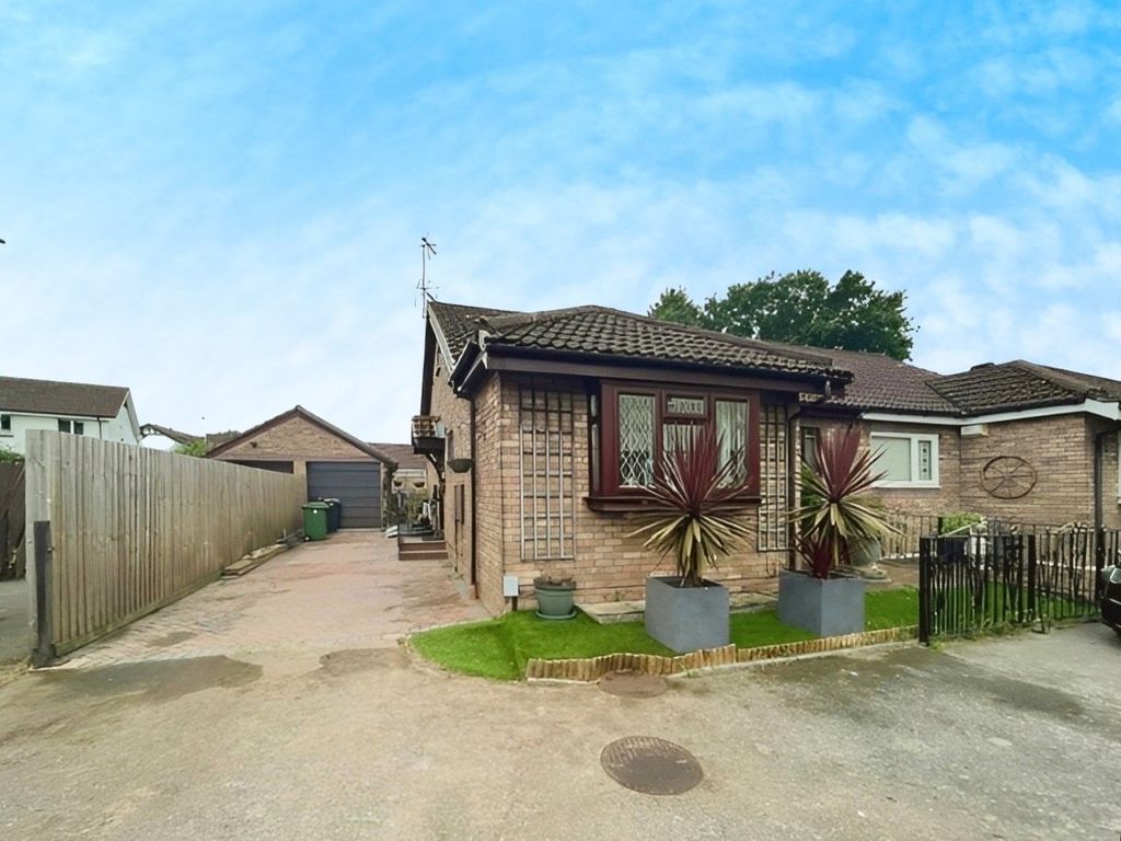 3 bed semidetached bungalow for sale in Thrush Close, Trowbridge